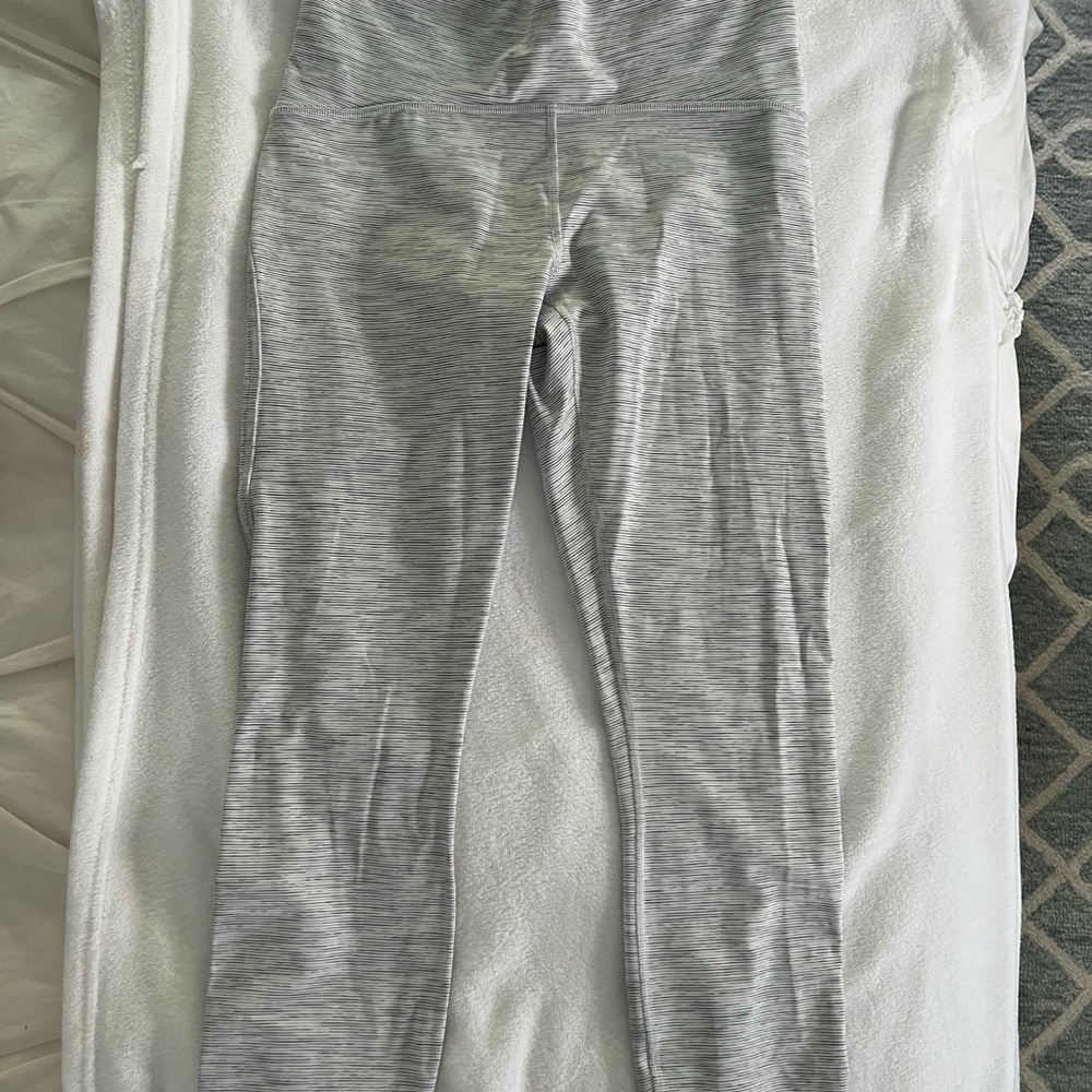 Lululemon grey and white leggings